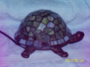 Tiffany Style Stained Glass Metal Figural Turtle Night Light Table Desk Lamp
