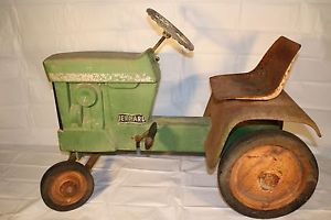 John Deere Lawn and Garden 140 Lgt Pedal Tractor Ertl Stock 531 Year 1970