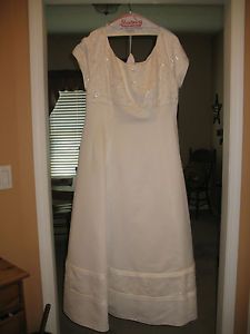 David's Bridal White Wedding Dress 9SL2165BX Size 26