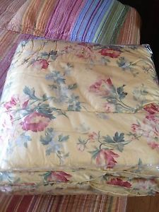 New Ralph Lauren Home Collection Twin Comforter Soft Yellow Floral