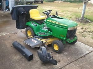 John Deere LX277 Riding Mower with Power Flow Bagger Low Hours 48" Deck