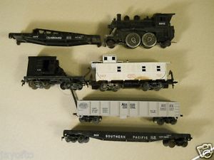 Vintage HO Scale Lionel Engine and Freight Cars