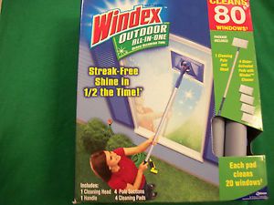 Windex Outdoor All in One Glass Cleaning Tool Kit and Plus 4 Refill Pads