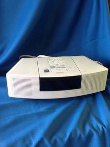 Bose Wave Radio CD Player Alarm Clock Radio White AWRC1P with Remote