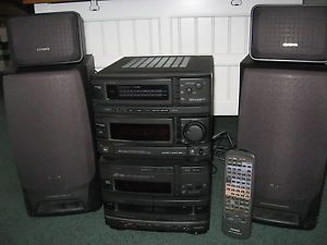 Aiwa Compact Disc Stereo System with Dual Cassettes 4 Speakers 140 Watts