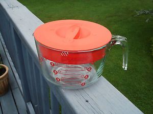 Pyrex Measuring Cup with Lid Holds 8 Cups Batter Type Bowl Looks Nice