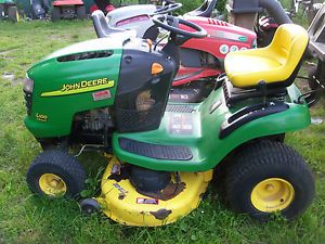 John Deere Lawn Tractor L100 42" 5 Speed