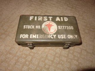 Vintage 9777300 WWII US Army First Aid Kit w Contents Vehicle Medical Metal Box