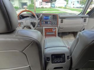 Loaded Black 2003 Cadillac Escalade AWD w Towing Package Navigation