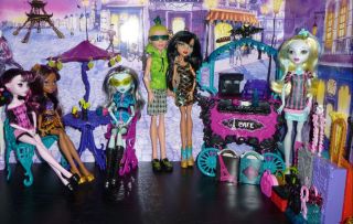 Monster High Coffin Bean Scaris Gloom Beach Doll House Bookcase Kit