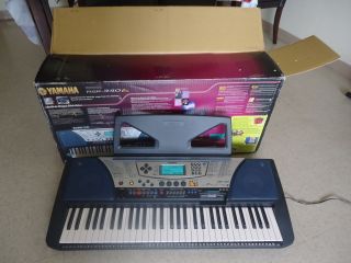 Yamaha PSR 340 Keyboard Floppy Drive with Accesories in Great Condition
