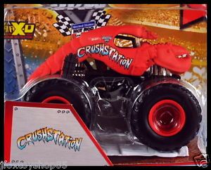 2013 Hot Wheels Monster Jam Truck Crushstation w Crushable Car 1 64