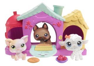 Littlest Pet Shop   Bobblin' Barn   3 Pack Playset   with Dog #375 & Cheep #376 & Pig #377   and more Toys & Games